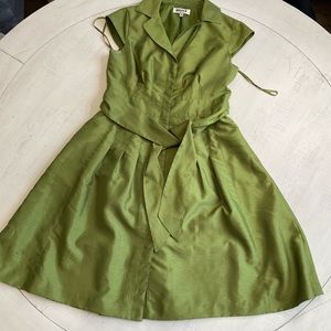 Kasper Vintage dress the flare look and definitely a spring beauty Size 8